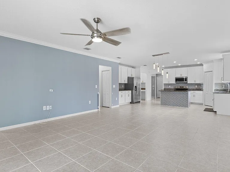 681 SW Millard Dr — Photo 17