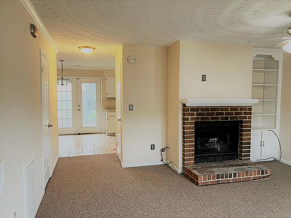 Walk through to kitchen/dining area