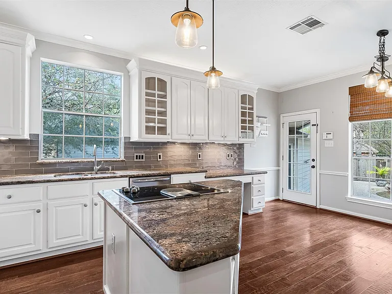 11 Winrock Pl — Photo 24