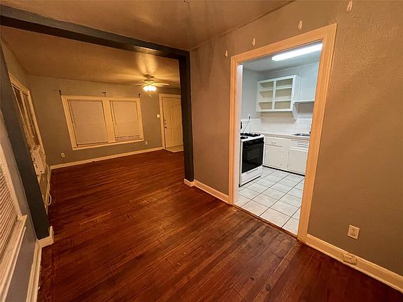 4th image of 2402 Yoakum Blvd