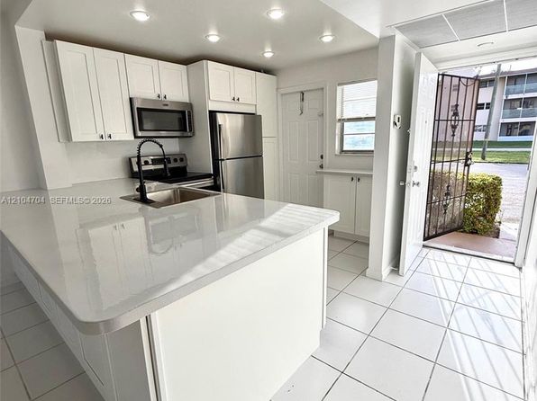 20111 NE 27th Ct APT K107