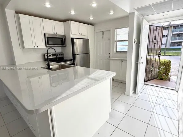 20111 NE 27th Ct APT K107, Aventura, FL 33180