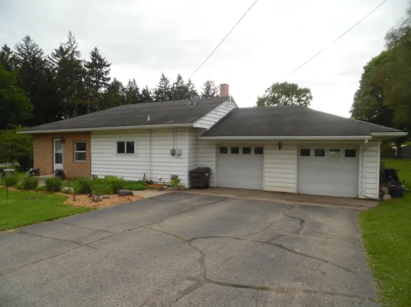 620 9th St, Michigan Center, MI 49254