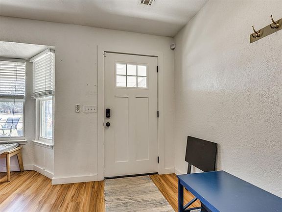 5th image of 323 Willow Creek Cir