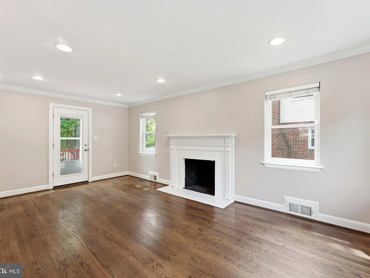 3 bed, 1204 sqft, $3,500 — Photo 2