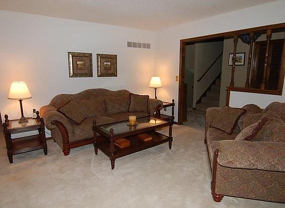 4th image of 10608 W 99th St