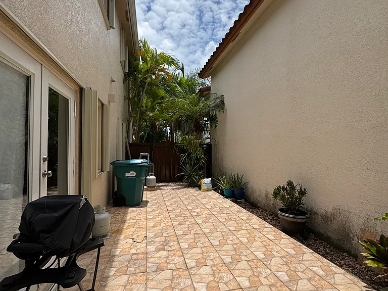 15621 SW 100th Ln — Photo 28