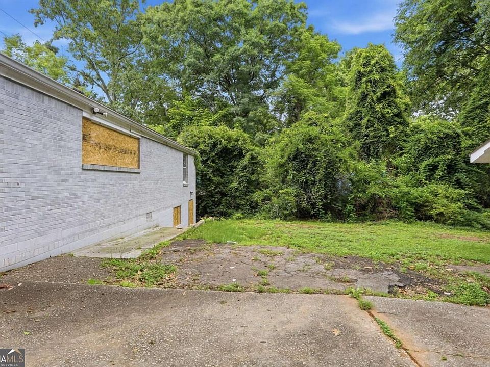 1st image of 2668 Joyce Ave
