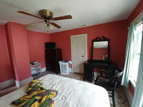 4th image of 825 Fleming St