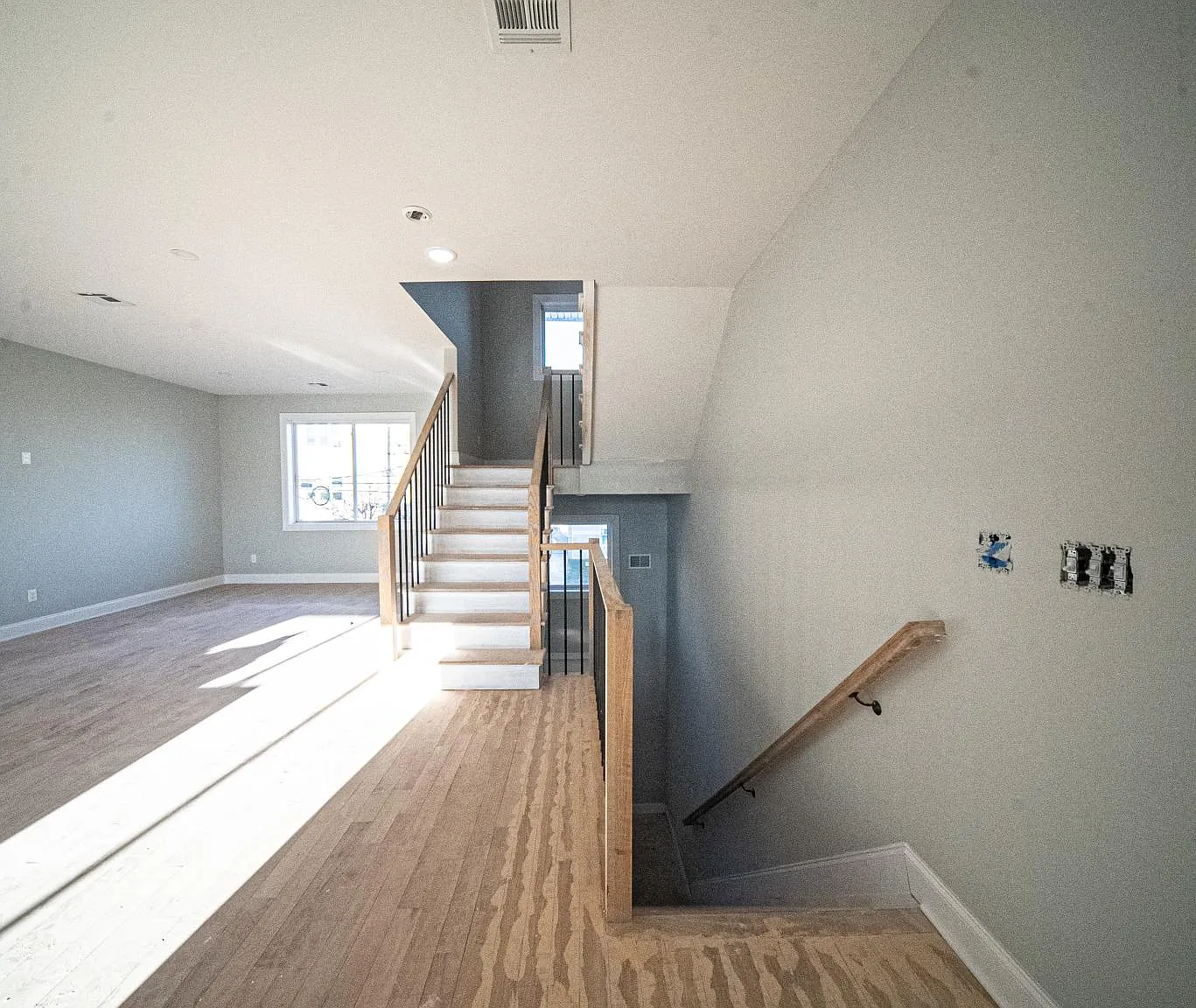 4 bed, 3.5 bath, 2316 sqft, $4,219 — Photo 2