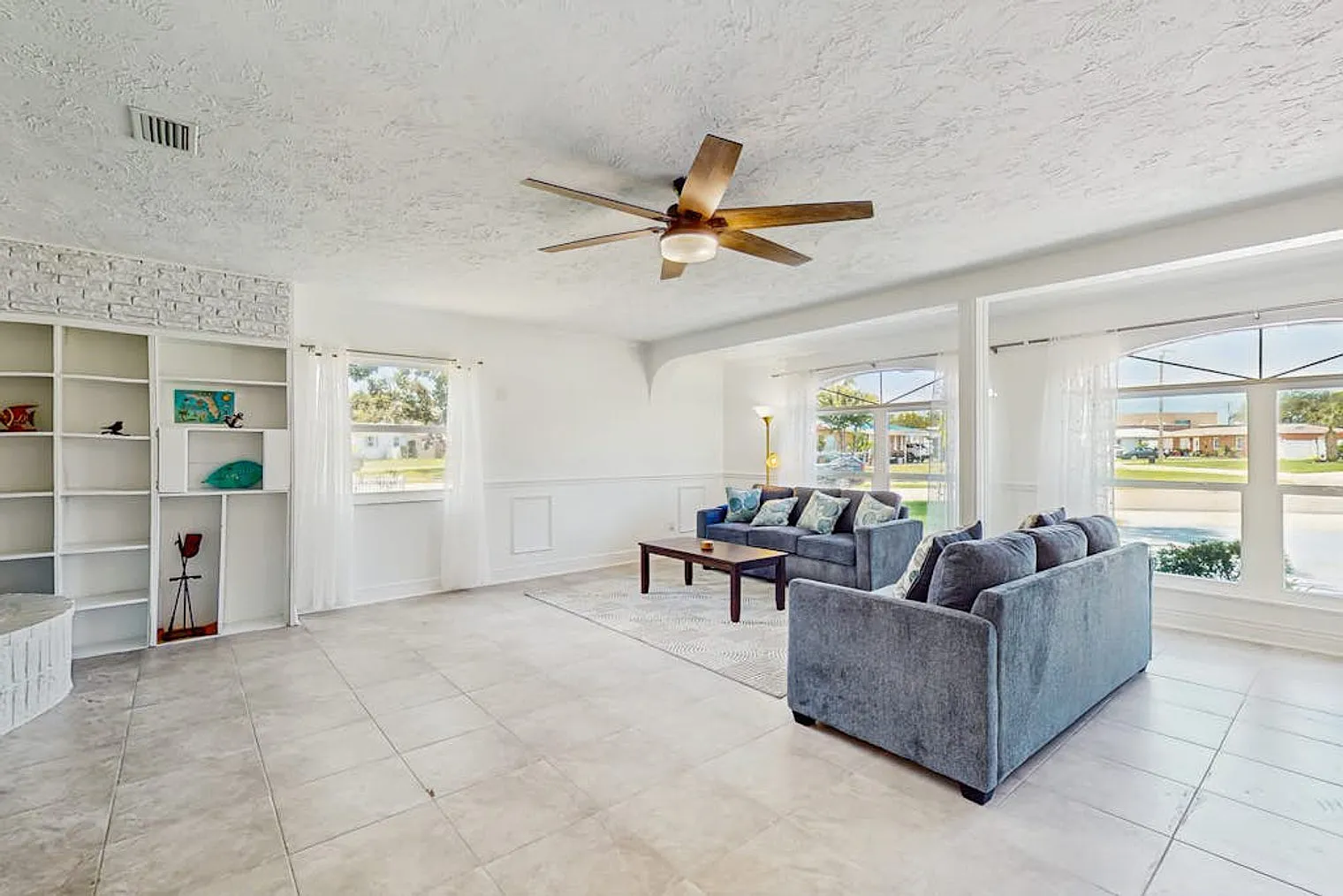 3 bed, 2.0 bath, 1915 sqft, $3,402 — Photo 1
