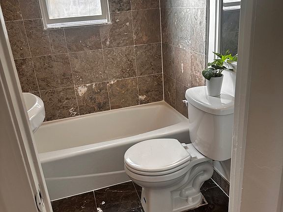 5th image of 2731 4th St #A