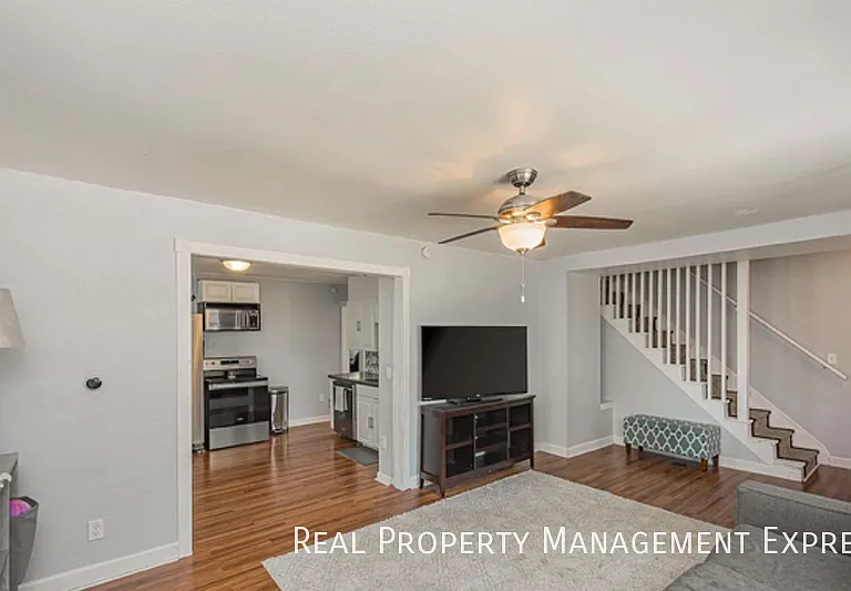 807 W 13th St — Photo 10