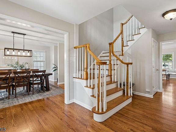 3rd image of 7 Holly Ct