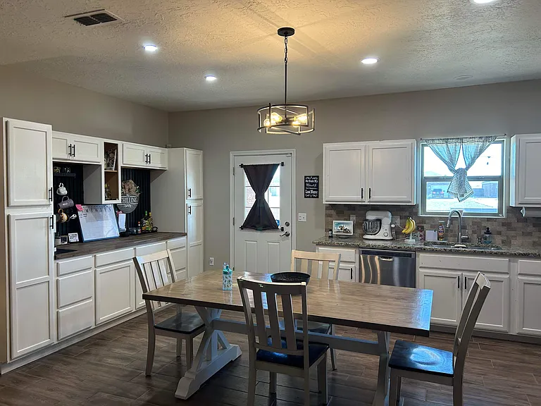 1835 Dillon Wood Dr — Photo 8