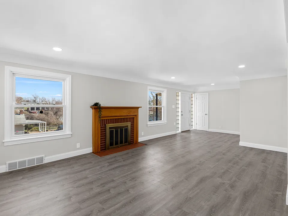 223 N Dellwood Ave