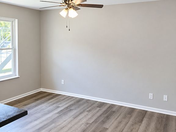 4th image of 1006 W Main St #4