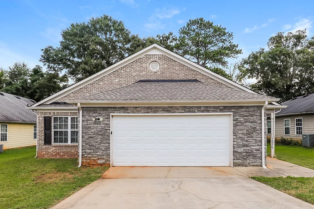4 bed, 3.0 bath, 2040 sqft, $1,955 — Photo 1