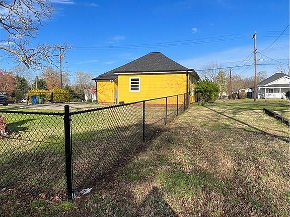 3rd image of 515 Whitsett Ave