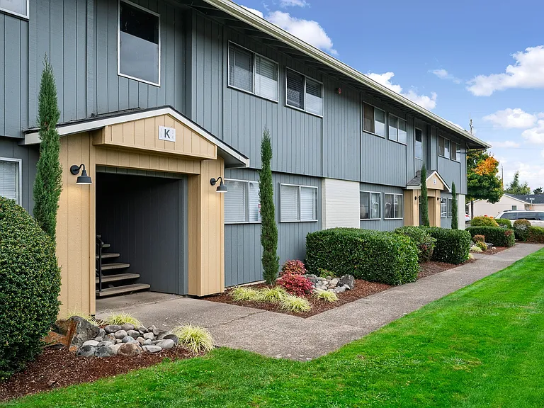 The Lindale | Exterior Entrance