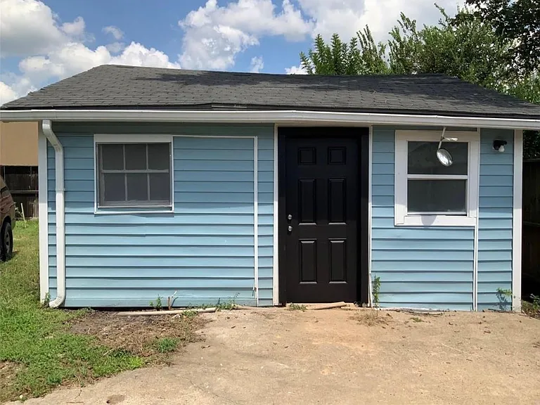 2415 Perry St — Photo 5