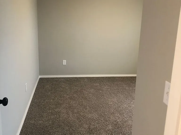 1421 Drayton Ct — Photo 12