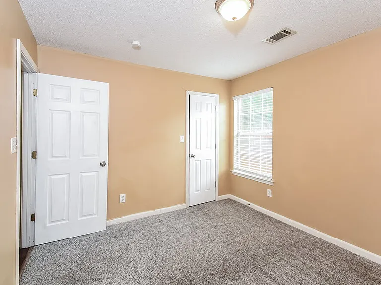 1531 Wembley Dr — Photo 14