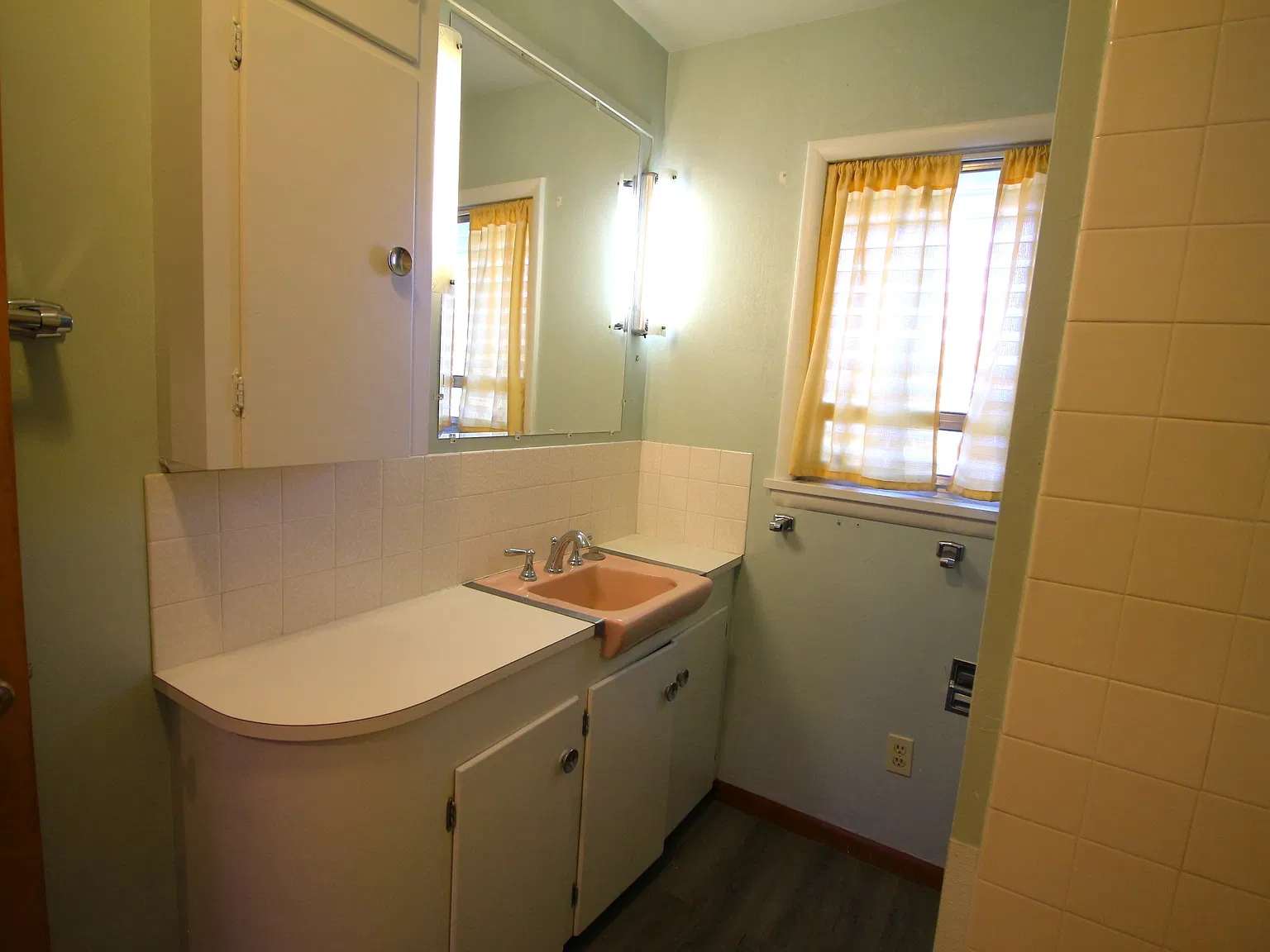 1601 W College St — Photo 3