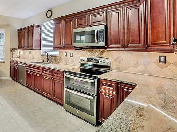 4th image of 25612 Old Gaslight Dr
