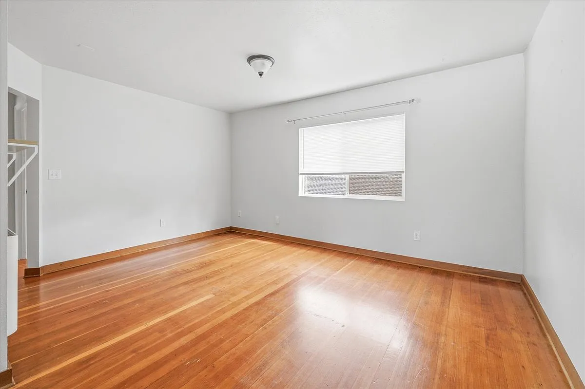 5922/5924/5926 N Albina Ave - 5 — Photo 4