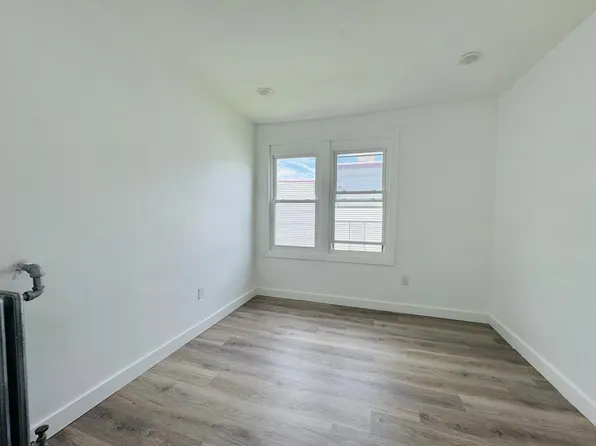 97 Woodlawn Avenue image 8 of 8