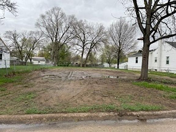 3rd image of 617 E End Ave
