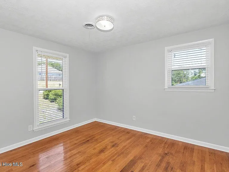 2240 Walden Dr — Photo 14
