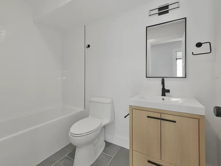 280-282 Sumner St #2 — Photo 11