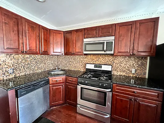 Sold by Remax City Square | media 8