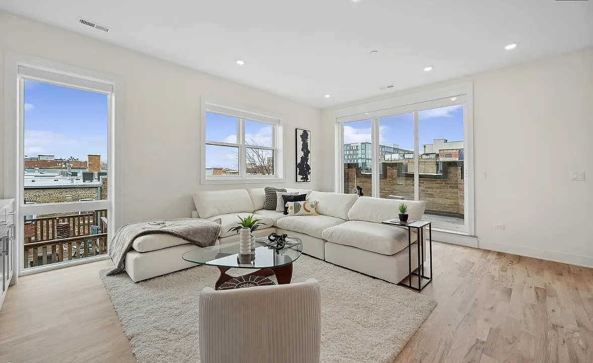 Building Photo - 3615 N Wilton Ave #PENTHOUSE