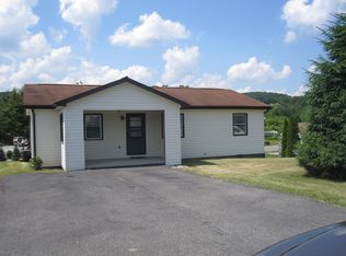 506 Lakeland Dr, Bluefield, WV 24701