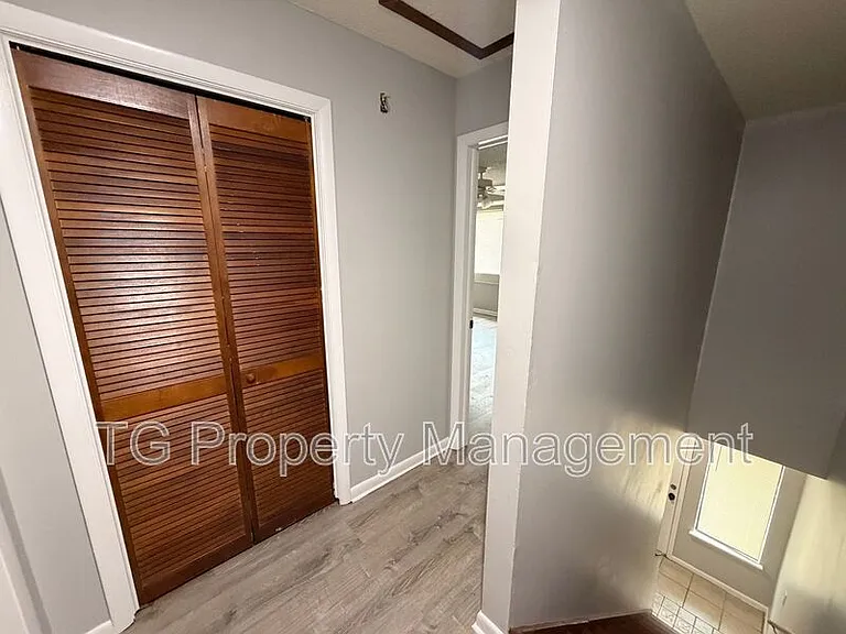 4403 Windergate Dr — Photo 2