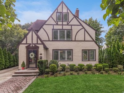 82 Poplar Street, Garden City, NY, 11530