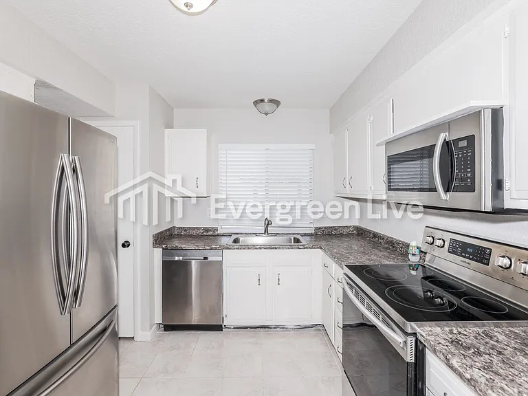6604 W Christy Dr — Photo 8