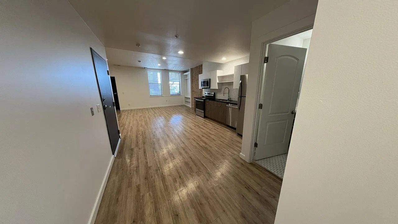 909 Madison Ave - Unit A — Photo 2