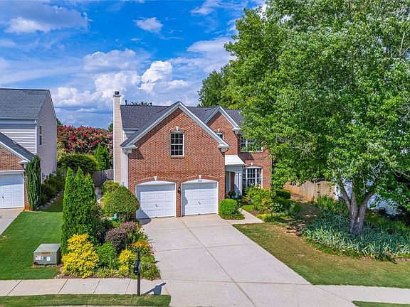 2nd image of 303 Collingsworth Ln