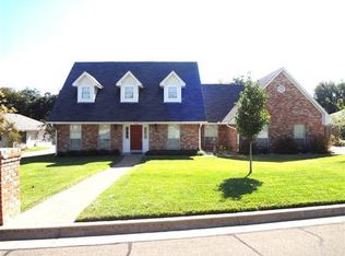 3901 Green Point Dr, Waco, TX 76710