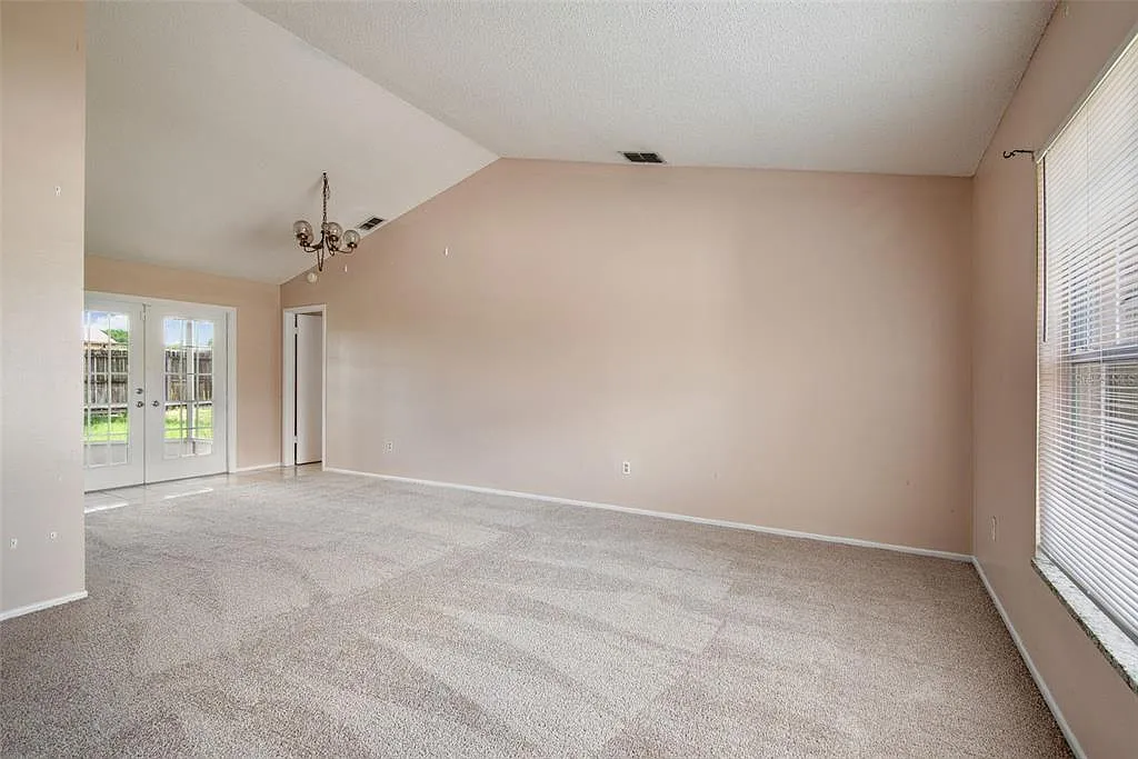 3 bed, 2.0 bath, 1608 sqft, $1,800 — Photo 2