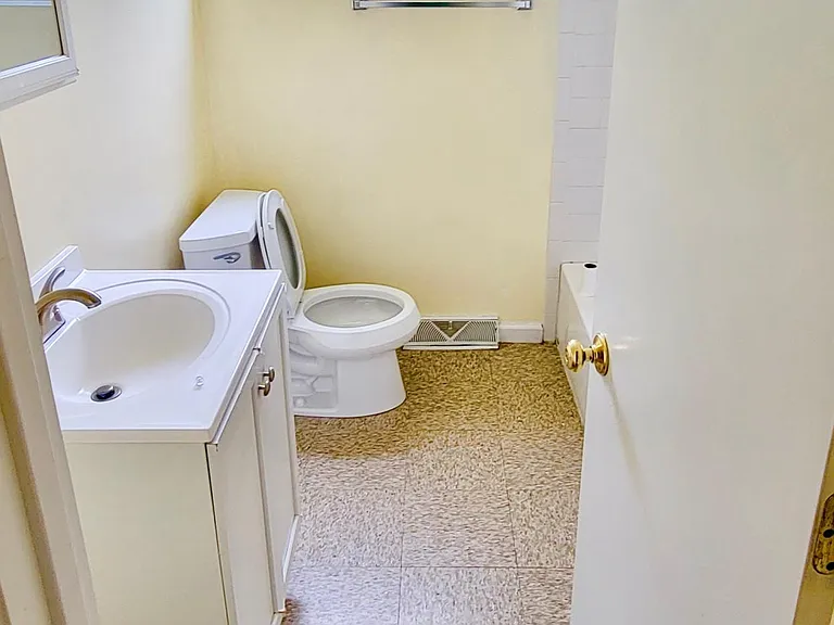 2900 Crehore St #2910 — Photo 5