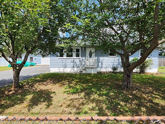 2nd image of 132 Quaker Rd