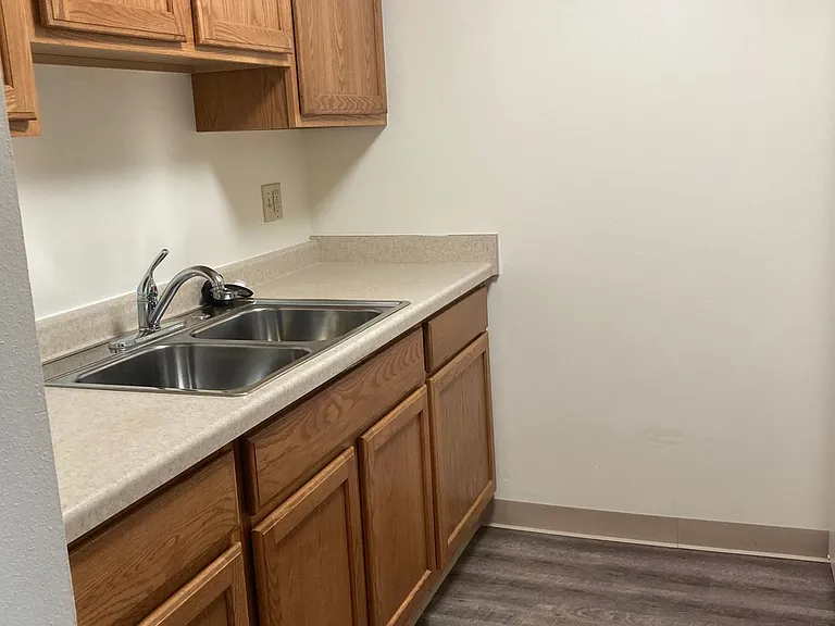 1320-1322 W Meadows Dr — Photo 2