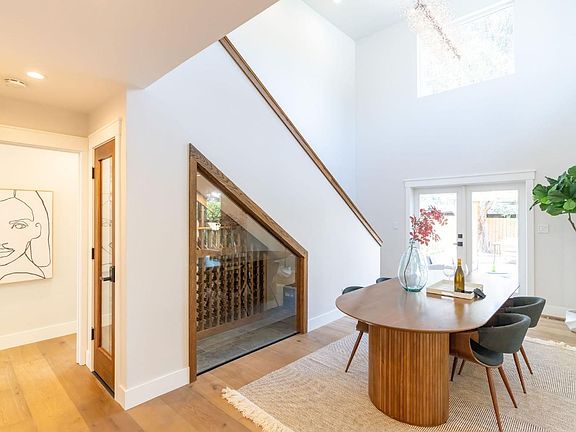 4th image of 1131 Mountain View Avenue