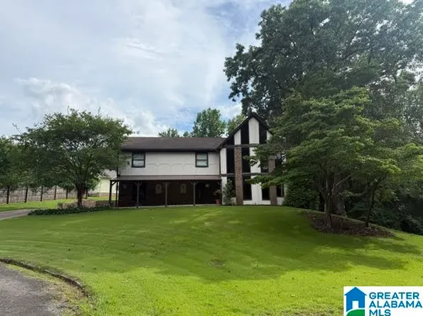 1405 Woodward Cir, Gardendale, AL 35071