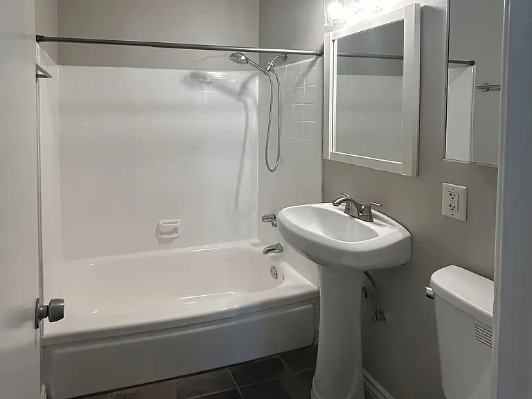 7510 Hollywood Blvd. Apartments — Photo 16